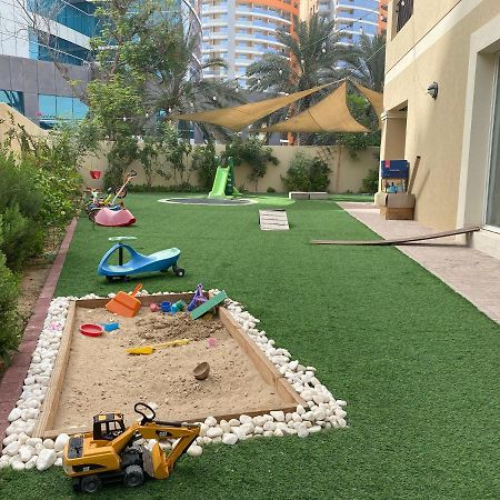 Spacious 4-Bedroom Villa, Children Friendly Dubai Exterior photo
