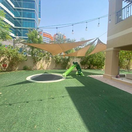 Spacious 4-Bedroom Villa, Children Friendly Dubai Exterior photo