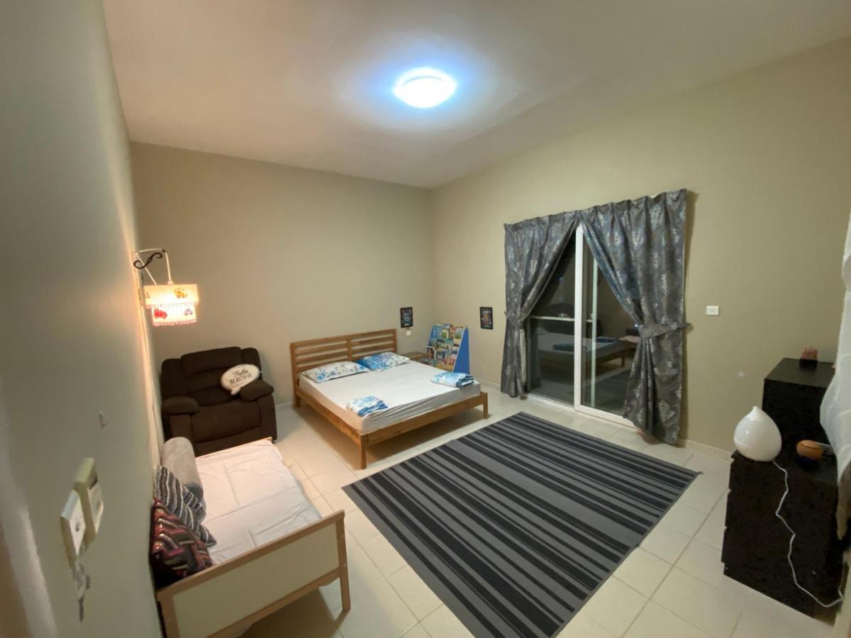 Spacious 4-Bedroom Villa, Children Friendly Dubai Exterior photo