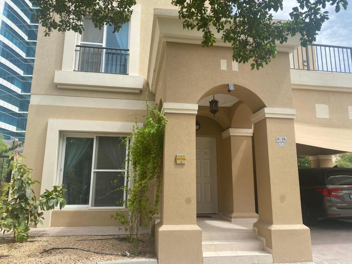 Spacious 4-Bedroom Villa, Children Friendly Dubai Exterior photo