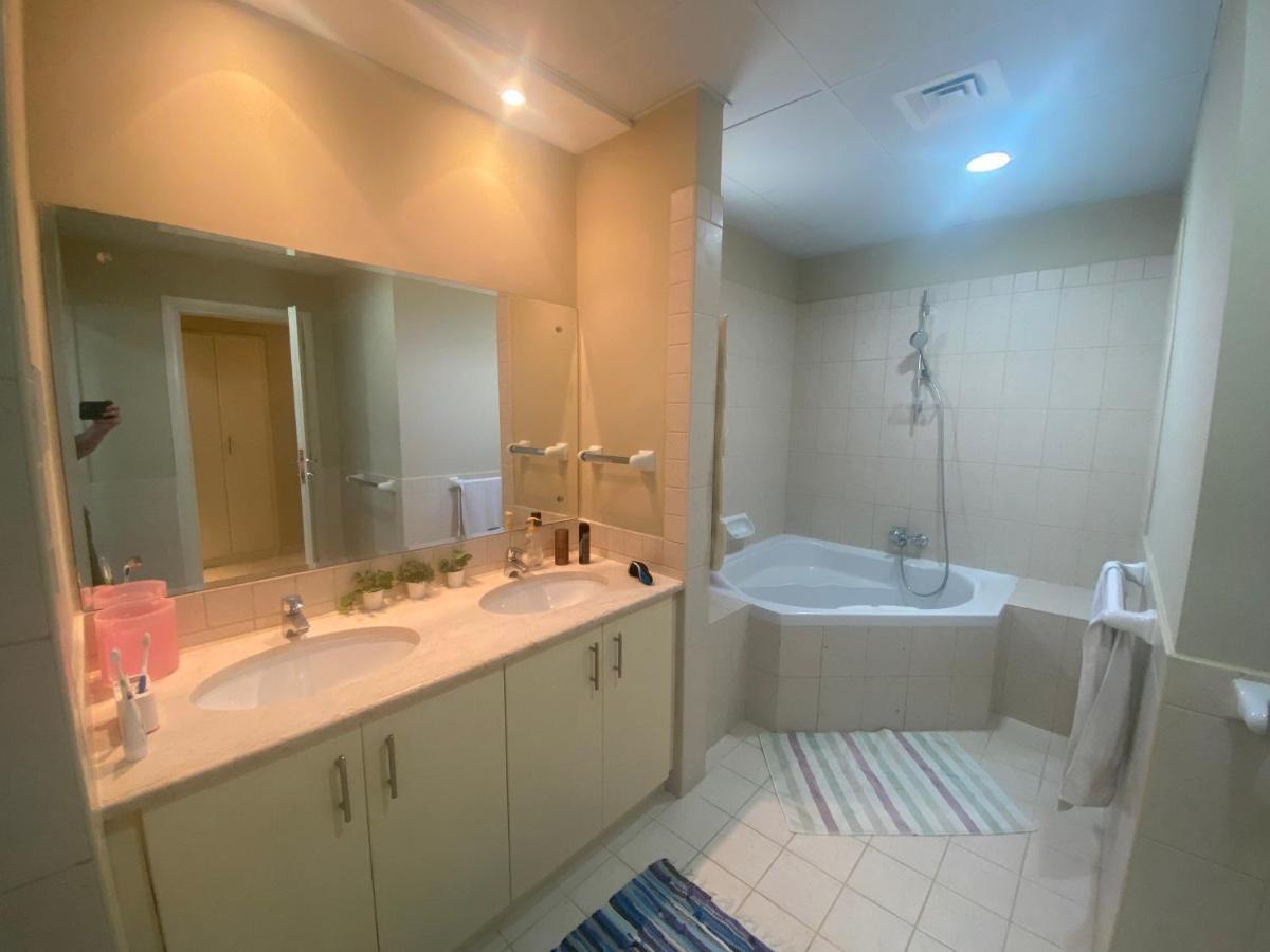 Spacious 4-Bedroom Villa, Children Friendly Dubai Exterior photo