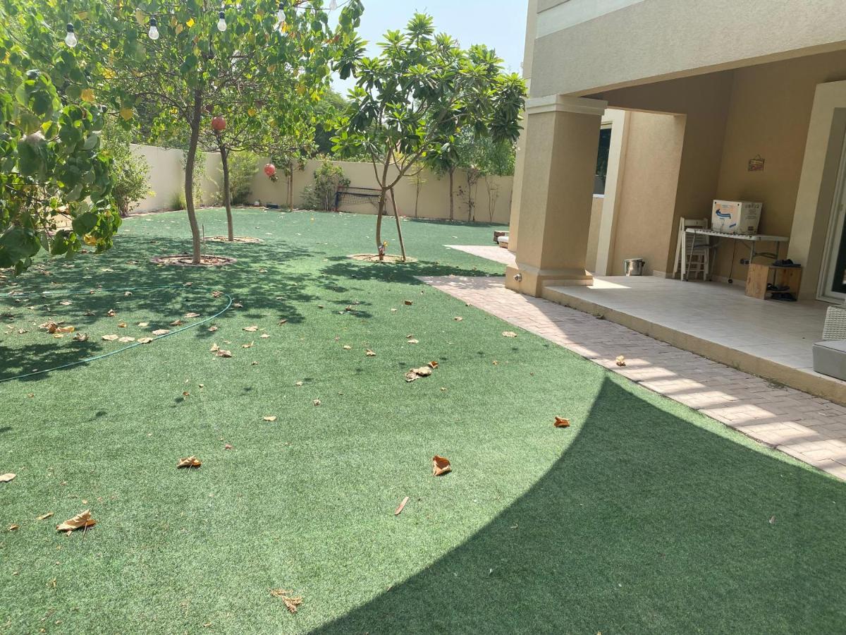 Spacious 4-Bedroom Villa, Children Friendly Dubai Exterior photo