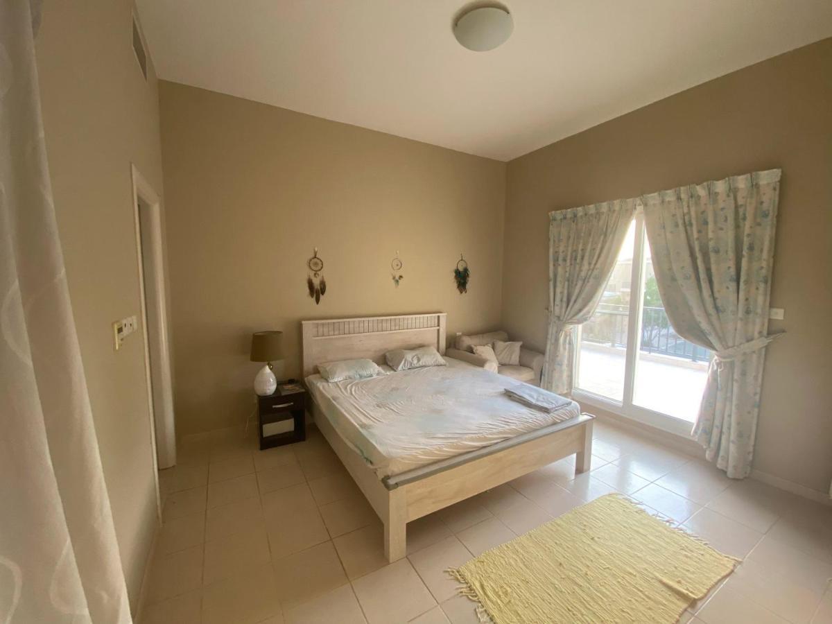Spacious 4-Bedroom Villa, Children Friendly Dubai Exterior photo