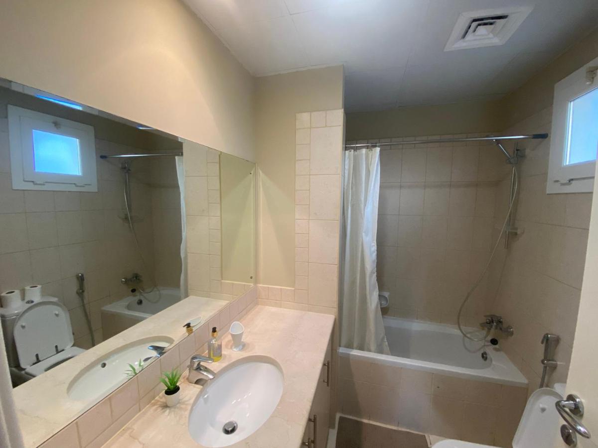 Spacious 4-Bedroom Villa, Children Friendly Dubai Exterior photo